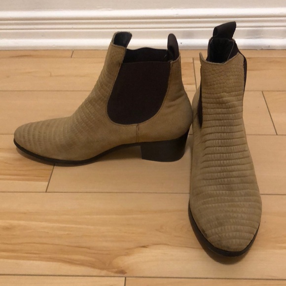 Croc style boot - Picture 2 of 3